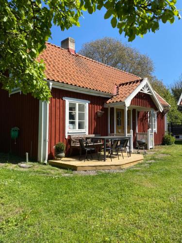 Nedra Sandby House | Bo i egen stuga på härlig ölandsgård