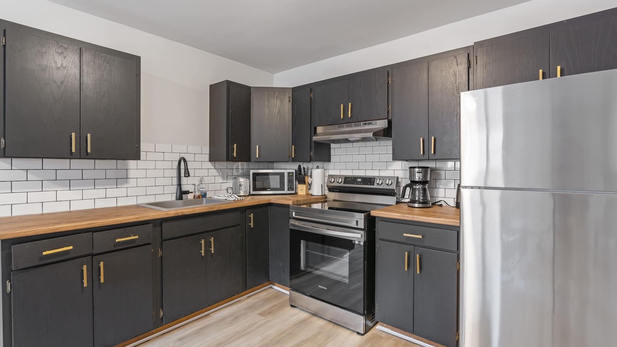 Exeter Apartment | Bo's Bnbs Unit 4 Downtown Exeter