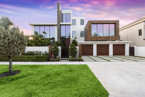 Coral Ridge House | Boardwalk Mansion