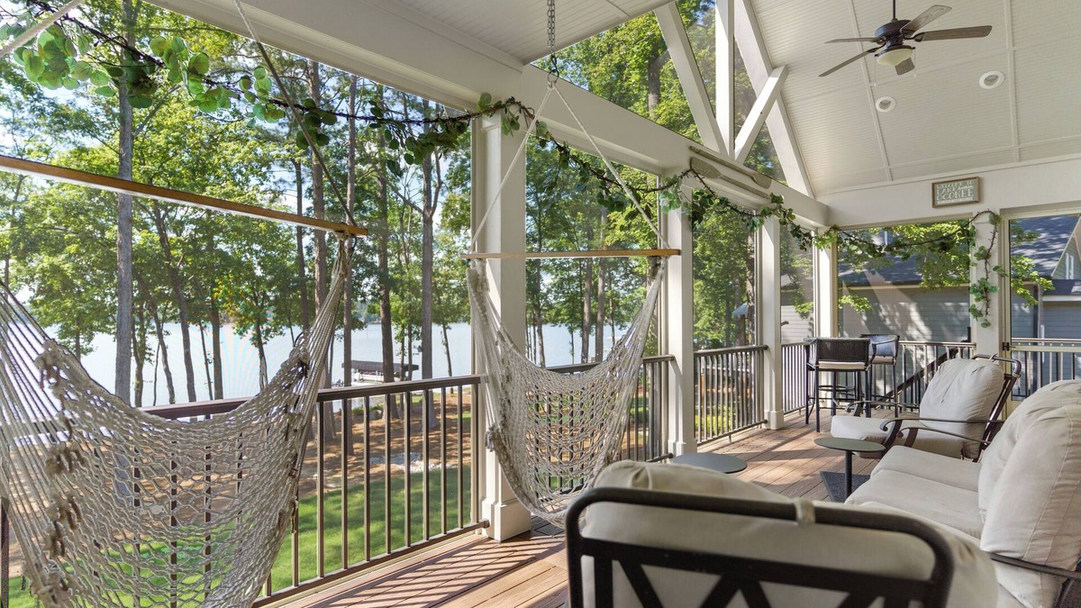 Lake Oconee House | BOAT AVAILABLE - BEST LOCATION - Waterfront Getaway on Lake Oconee Sleeps 10-12