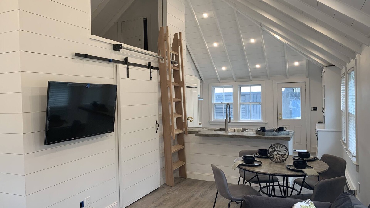Westhampton Beach House | Boat back cottage in WHB