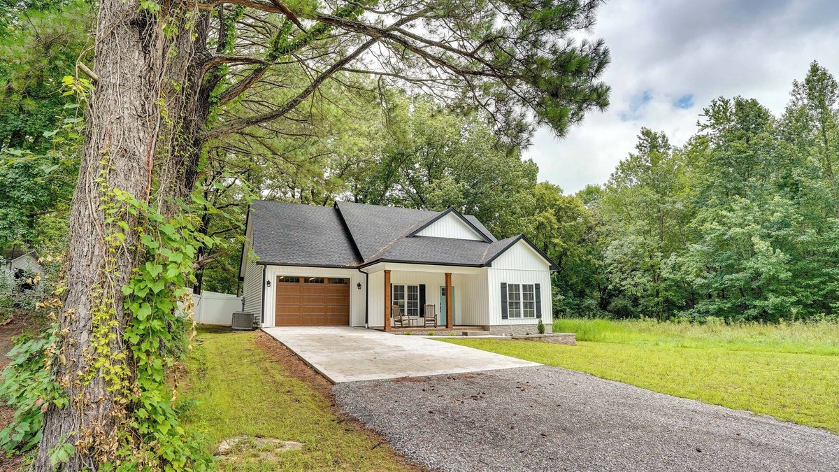 Hardin House | Boat Ramp Access: Modern Kentucky Lake Home