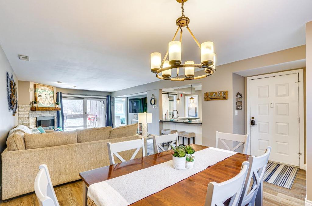 Osage Beach Apartment | Boat Slip and Pools Lakefront Osage Beach Condo