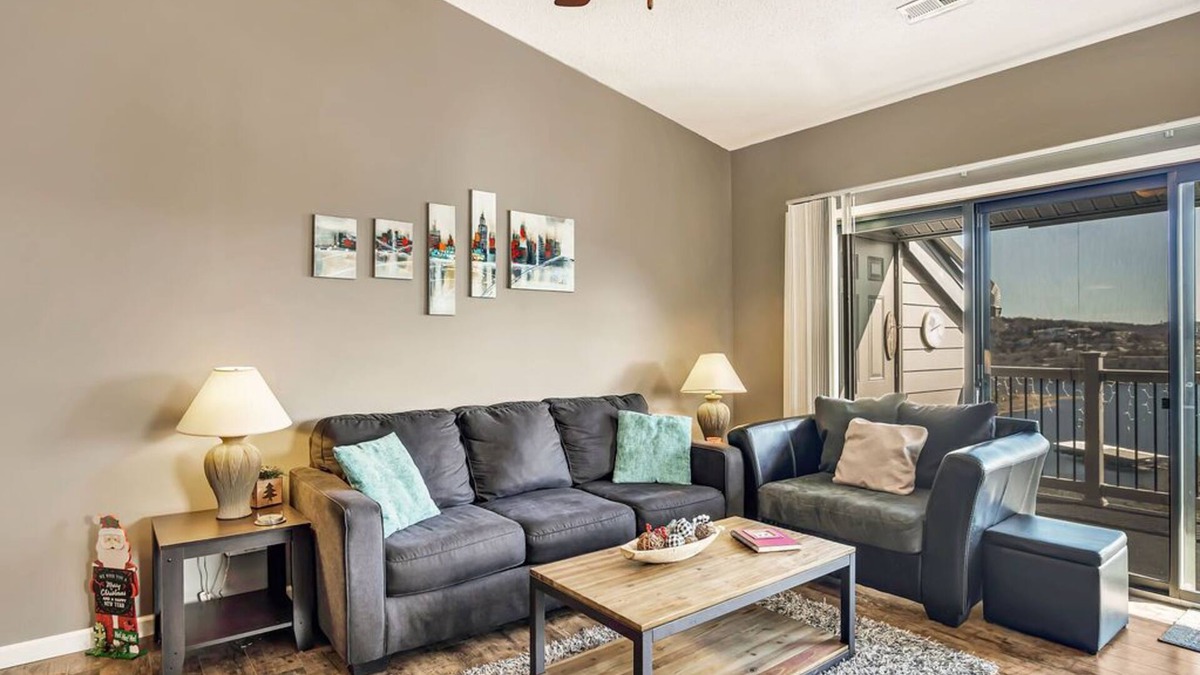Indian Point Condo | Boat Slip Included! Perfect Location Near Silver Dollar City with Free Tickets