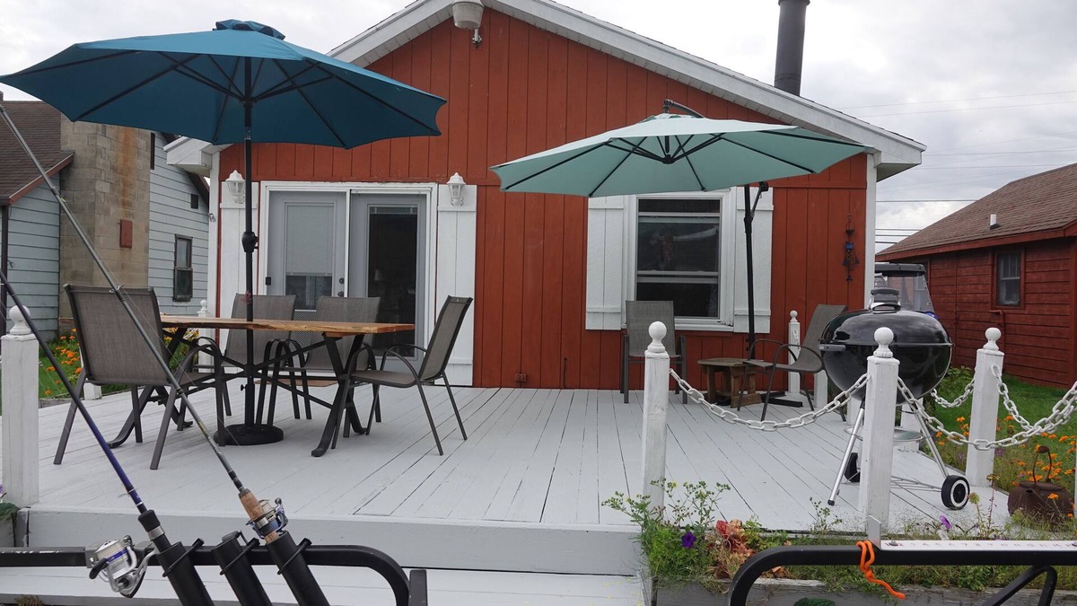 Houghton Lake Cottage | Boaters paradise, beautiful cottage on canal 100 feet from lake.
