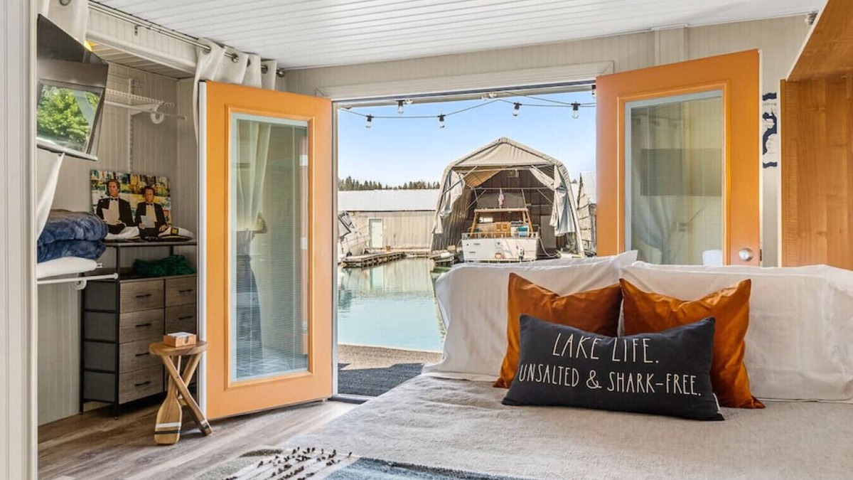 Bayview House | Boats ‘N Rows ~ Bayview Floating Cabin