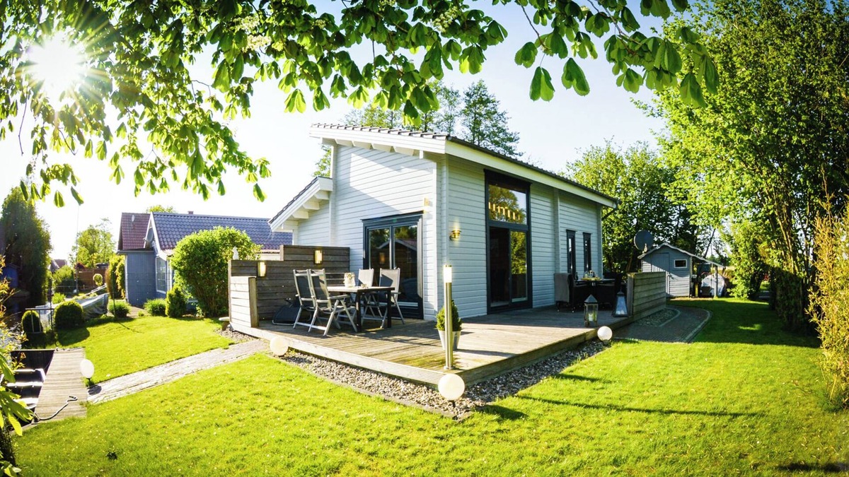 Sudbrookmerland House | Boatswain's cottage on a 3-sided waterfront property on the Great Sea