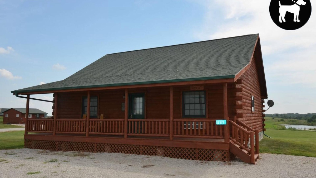 Moravia Cabin | Bobcat's Den - Dog Friendly - Sleeps up to 8