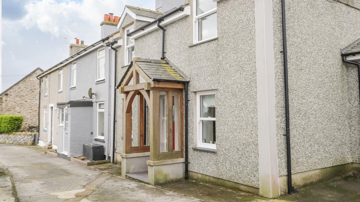 Llanerchymedd Cottage | BODFAN PENIEL, pet friendly, with open fire in Llanerchymedd