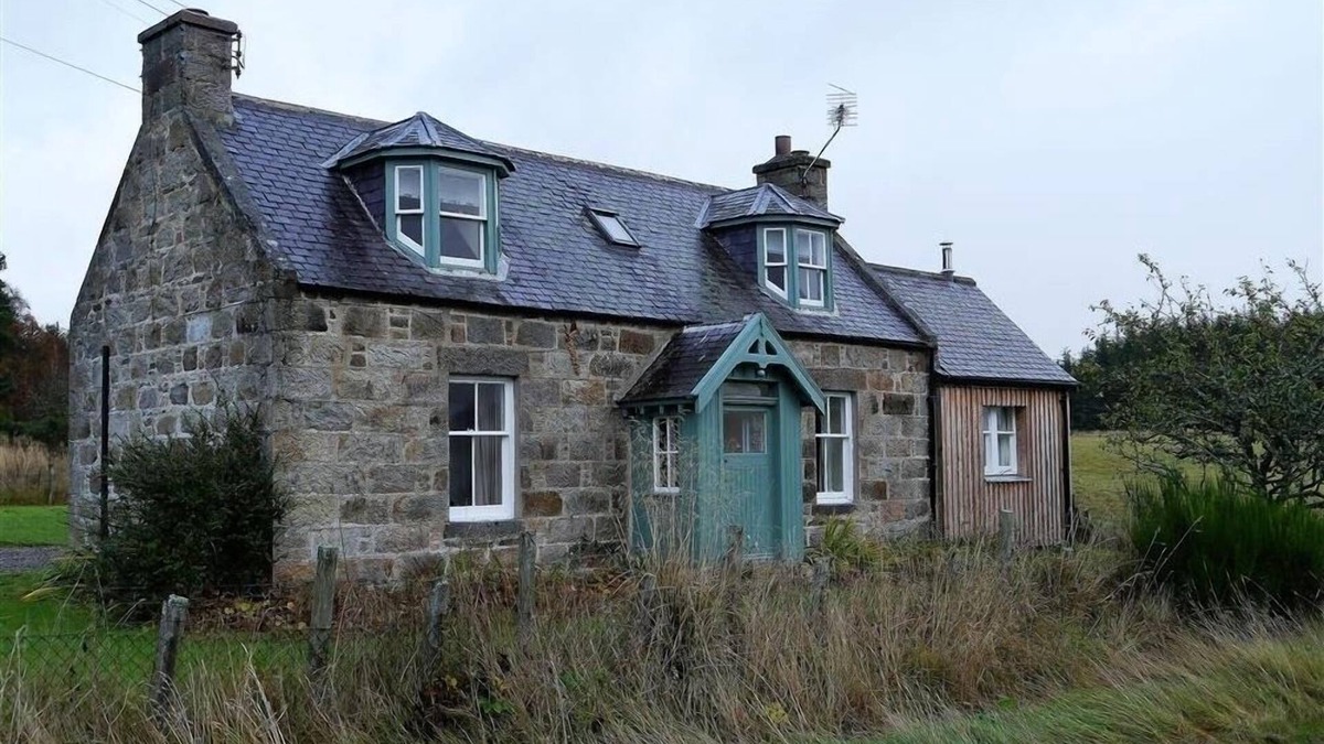 Aberlour Cottage | Bogroy - a cottage that sleeps 6 guests in 3 bedrooms