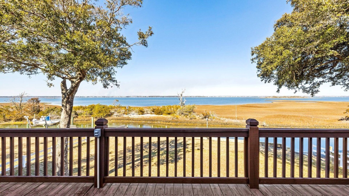 Emerald Isle Cottage | Bogue Sound Cottage with Boat Dock