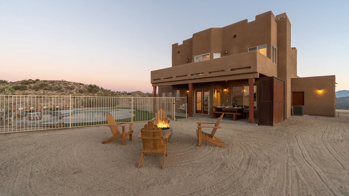 Yucca Valley House | Bohemian at the Boulder's: spa, pool and desert views!