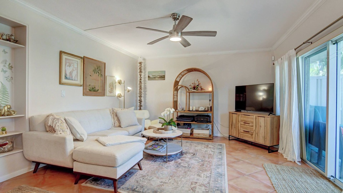 Ocean Ridge Condo | Bohemian Beach Getaway steps from sand