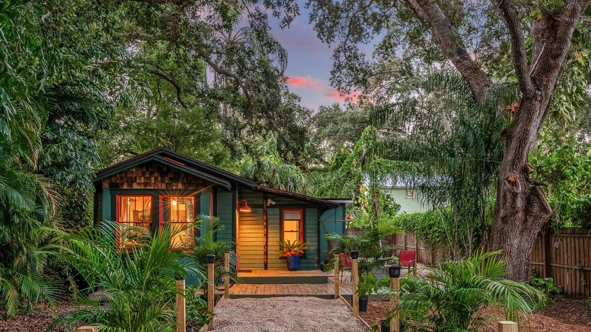 Gulfport House | Bohemian Bungalow | Gulfports Oak Inn