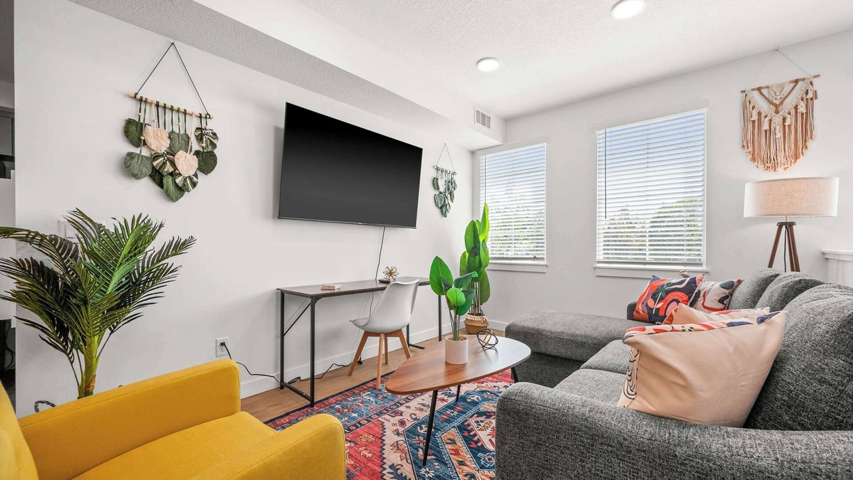 People's Freeway House | Boho 2BR Townhome King 2-Car Garage SLC