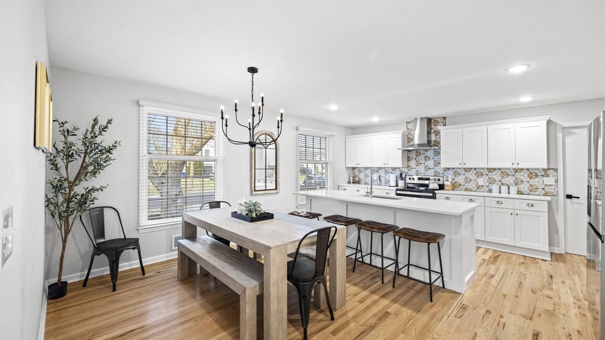 Overland Park House | Boho Beauty Newly Remodled 4BD/3 FULL BATH
