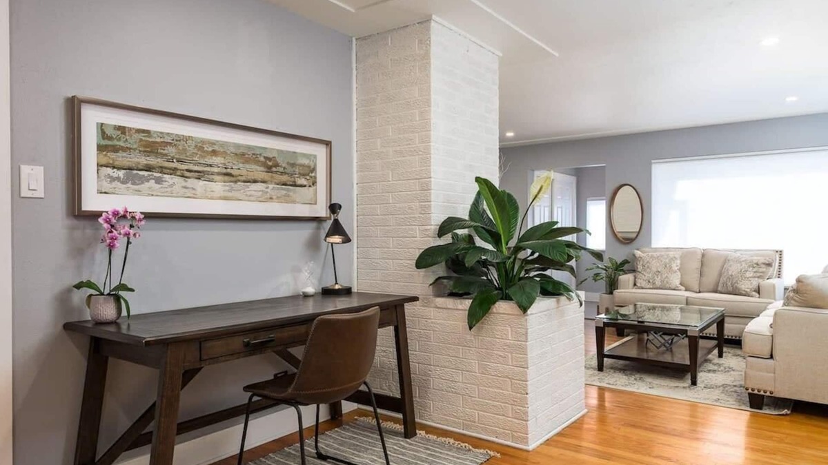 Lamar Heights Area House | BoHo Bungalow- Shuffleboard, Cornhole, 10 m Den