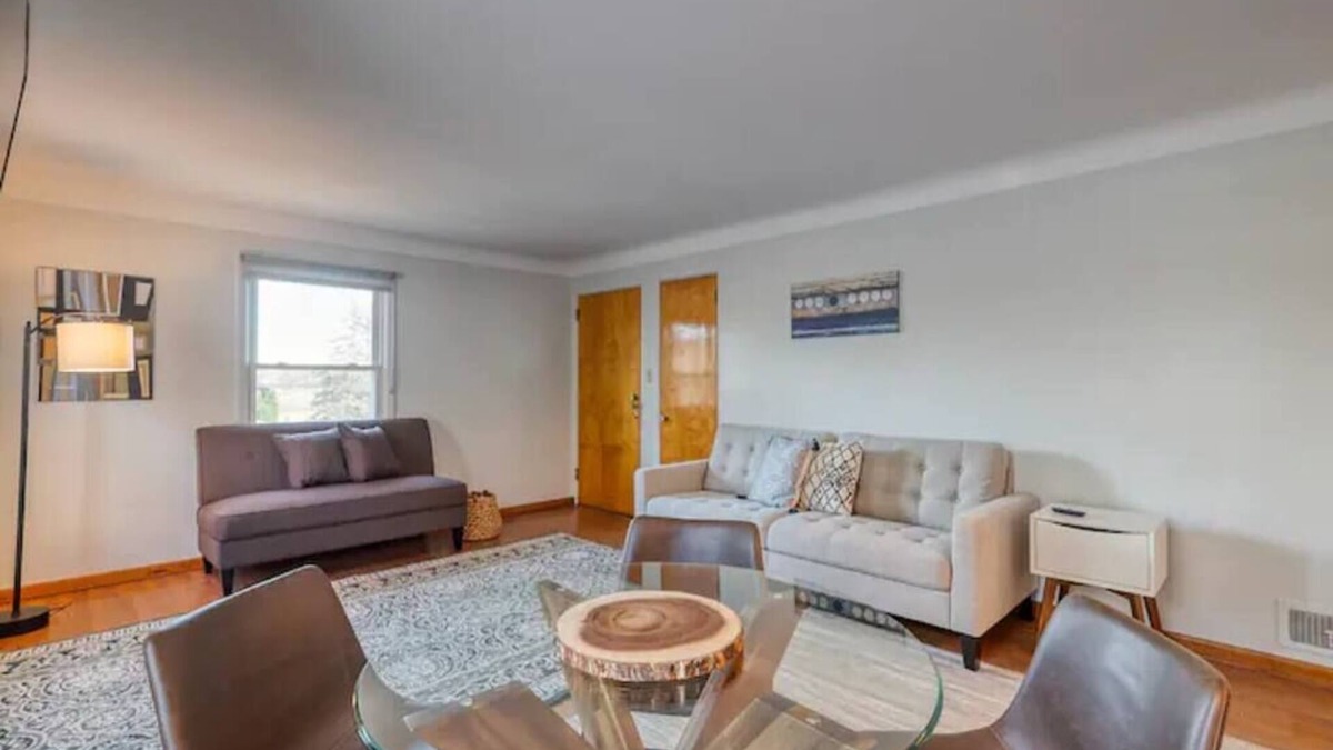 Burns Park Apartment | Boho Chic 2 Bedroom Close to Stadium & UM