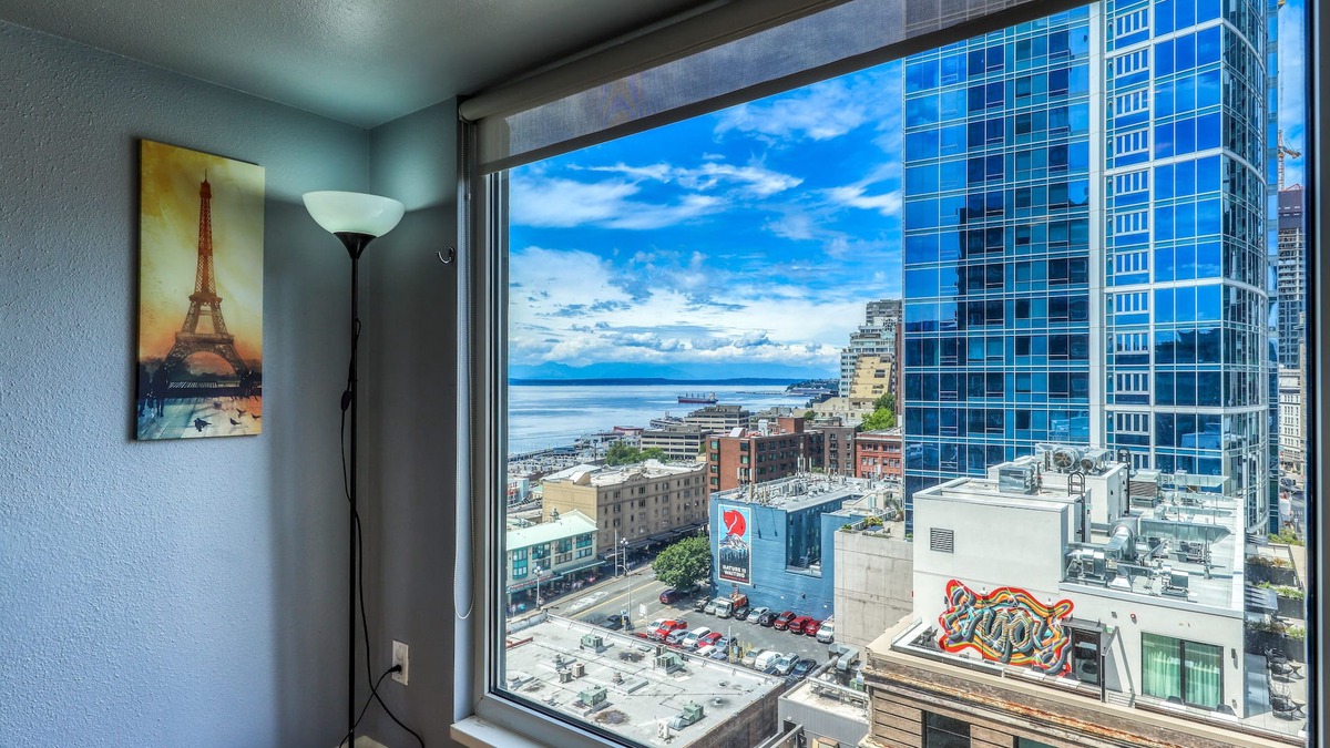 Downtown Seattle Apartment | Boho Chic Condo w/Balcony, Shared Grills, Hot Tub, Pool - near Pike Place Market
