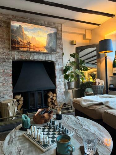 Steeple Aston House | Boho Chic Cottage & Wild Garden nr Soho Farmhouse