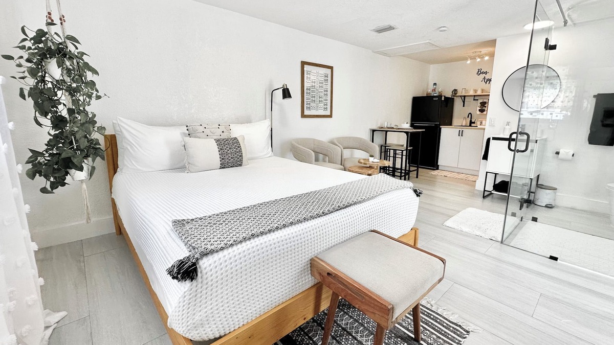 El Portal Apartment | Boho Chic Studio - 15 Minutes to South Beach