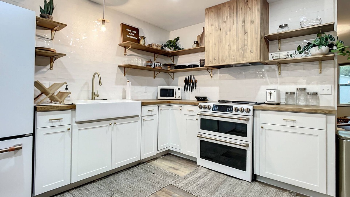 Orange City House | Boho Cottage by Blue Springs- 3 Bedrooms- 6 guests
