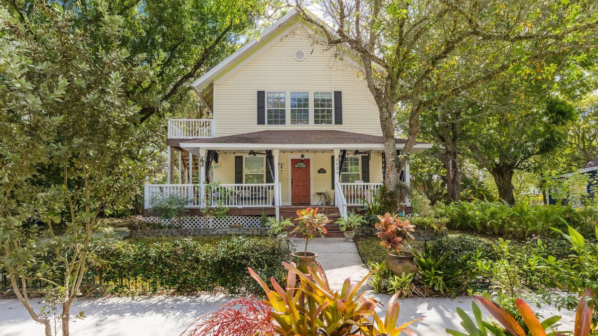Fort Myers River District Apartment | Boho getaway - walkable to downtown Fort Myers!