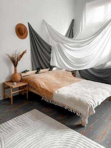 Cieszyn Apartment | Boho Living at Apeiron Studio