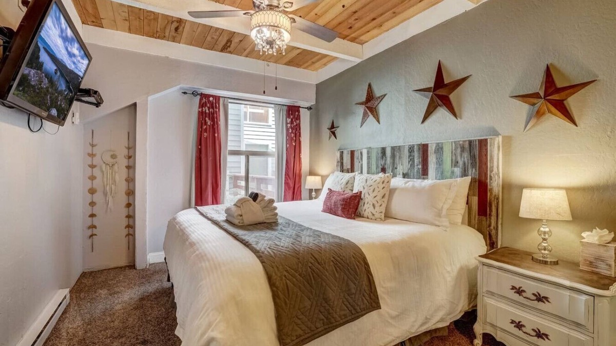 Tahoe Village Condo | Boho Powder Pad | Near Heavenly | Sleeps 3