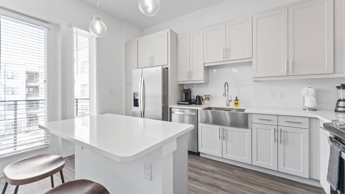 Highland Apartment | Boho Soco 1BR Queen Suite w Gympickleballlaundry