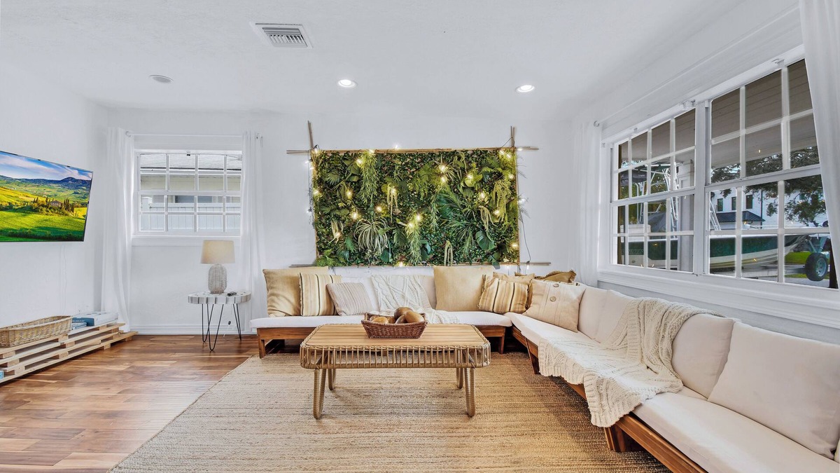 Virginia Park House | Boho TPA Escape: BIg Outdoor TV, Fire Pit, Games, and Hot tub coming soon!