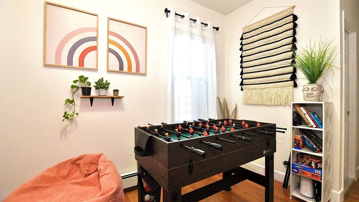 Queens Apartment | BohoChic Apt w Gameroom and Parking 25m to Penn Station/MSG/Walk to Bell Blvd