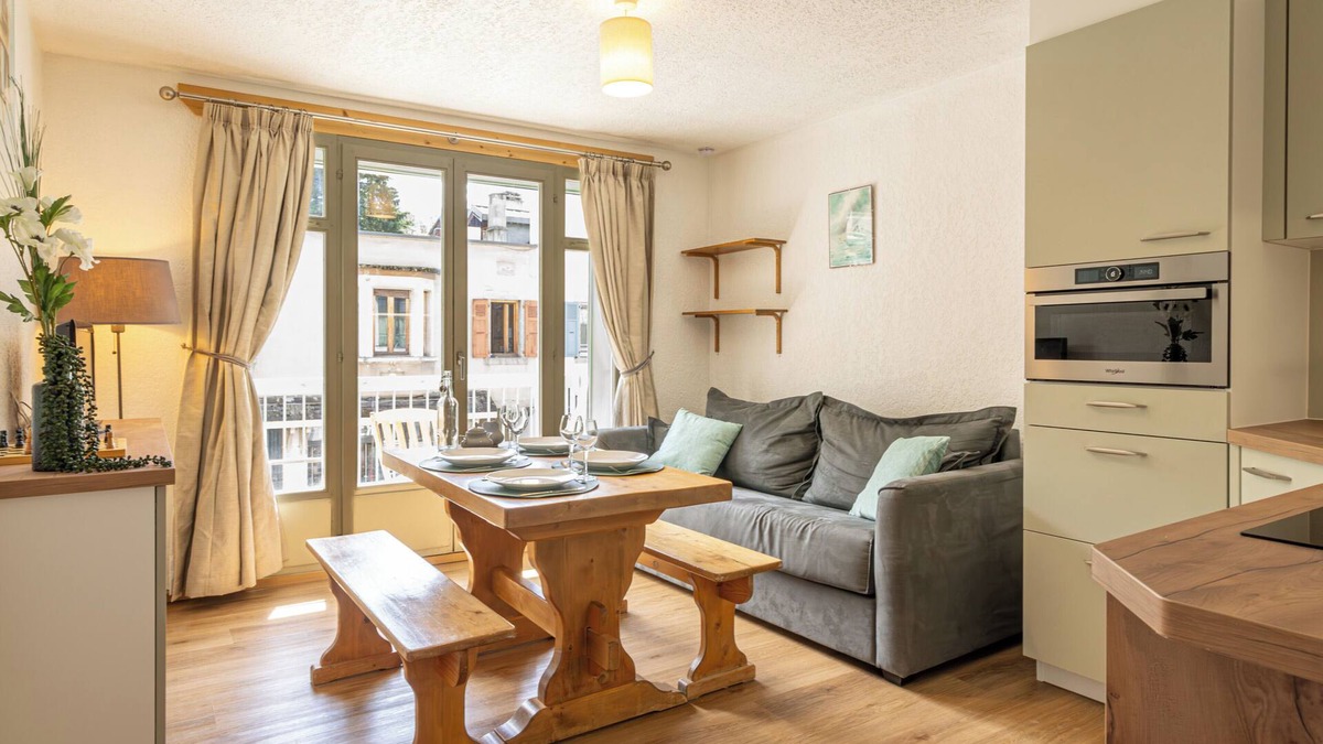 Chamonix City Centre Apartment | Bois des Fées - newly renovated central Chamonix apartment