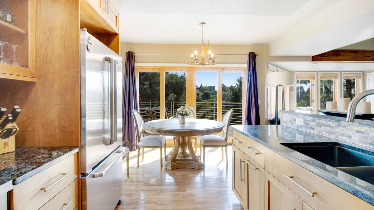 East End House | Boise Gem w/fast WiFi, stunning views, hot tub, hiking nearby, & large deck