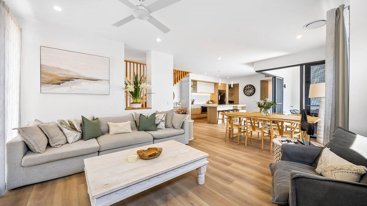 Bokarina House | Bokarina 3-Bed Stunning Home, Steps from Beach