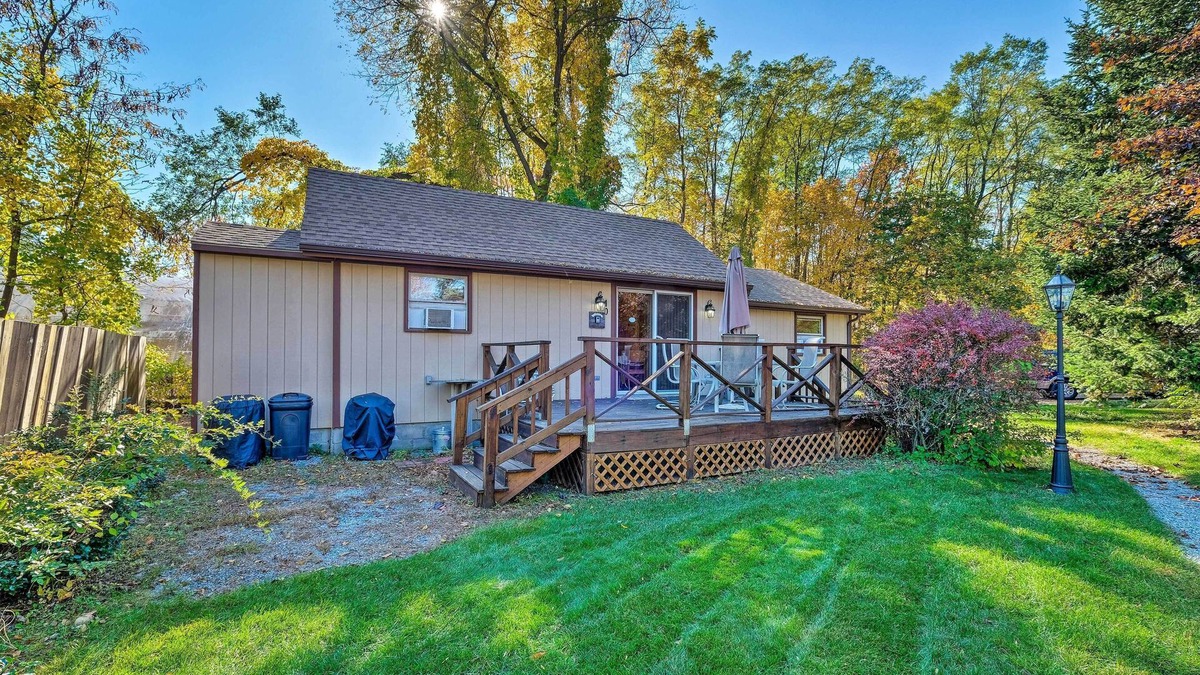 Bolton Landing Cottage | Bolton Landing Cottage w/Deck, Walk to Beach!