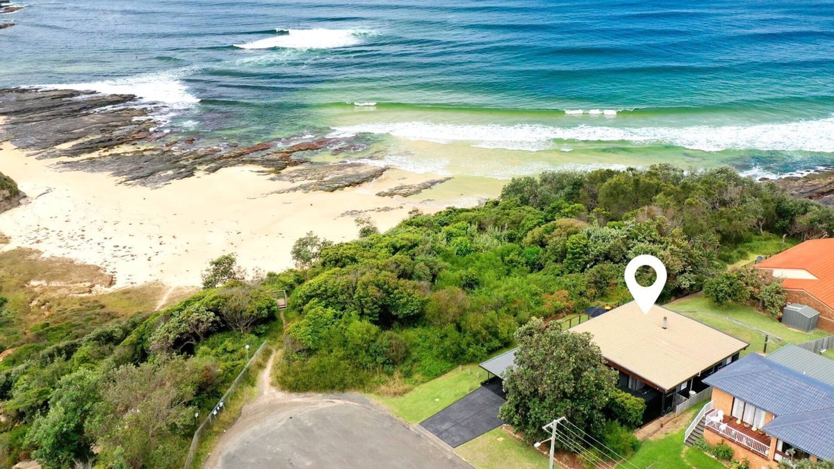 Ulladulla House | Bommie Coastal Headland - Stunning spacious home with the beach at your doorstep