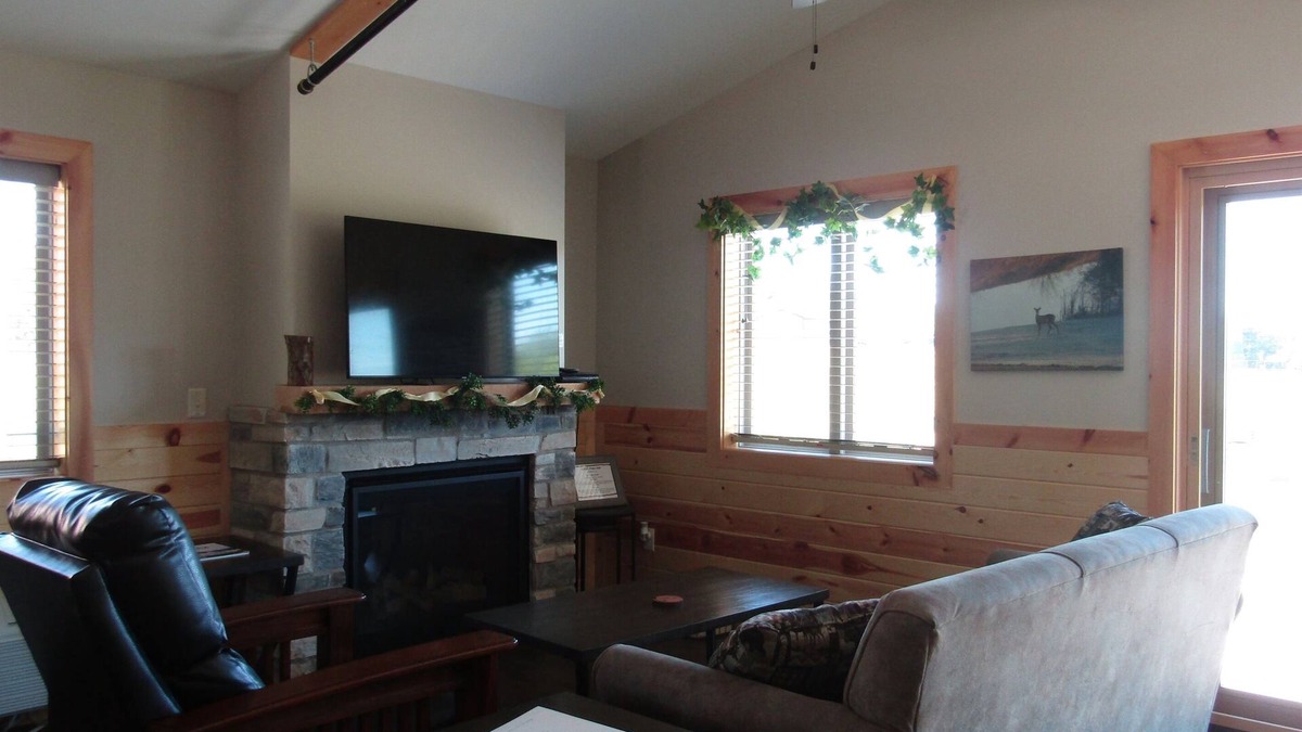 Orange Prairie Cottage | Bonati-Bollwinkle Legacy Cabin 5