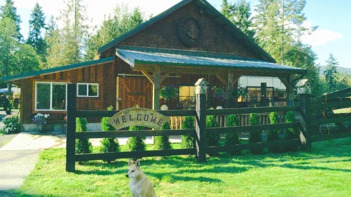 Sequim Cabin | Bond Ranch Retreat, Family Cabins under the stars, enchanting Olympic Peninsula.
