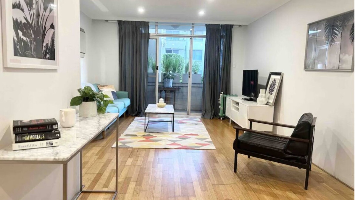 Sydney Apartment | Bondi Beach Pad 5min to the sand! w/option for 2 car spaces if required.
