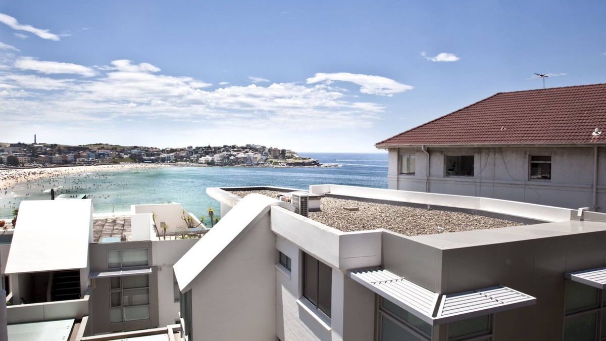 Bondi Beach Apartment | Bondi Beach Spacious Studio w Ocean View