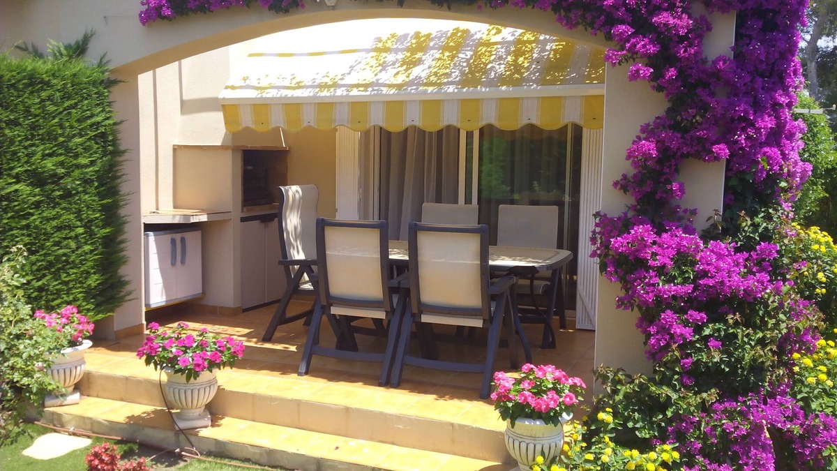 Miami Platja House | BONITA CASA CON PRECIOSO JARDÍN DE 150 M2, PISCINA MUY SEGURA PARA NIÑOS