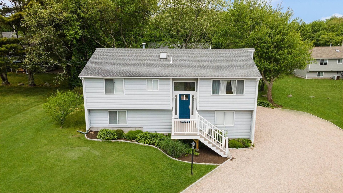 Bonnet Shores House | Bonnet Shore House 4 mi. to Narragansett Town Beach, 20 minutes to Newport, A/C