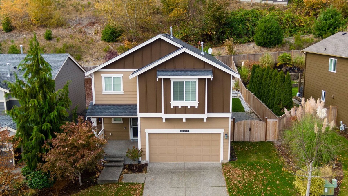 Bonney Lake House | Bonney Lake House INN W/Jacuzzi and Centralized AC