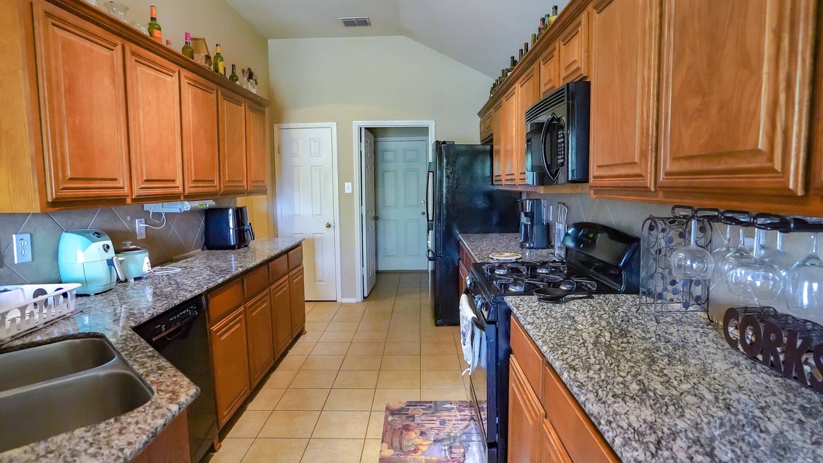 San Antonio House | Bonnie's Far West SA Home for 10 with EV Charger