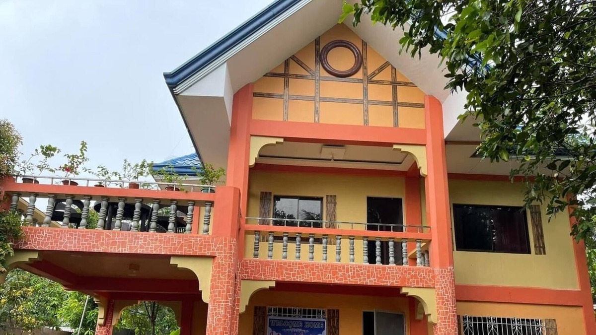 Buenavista House | Book 16 persons entire home