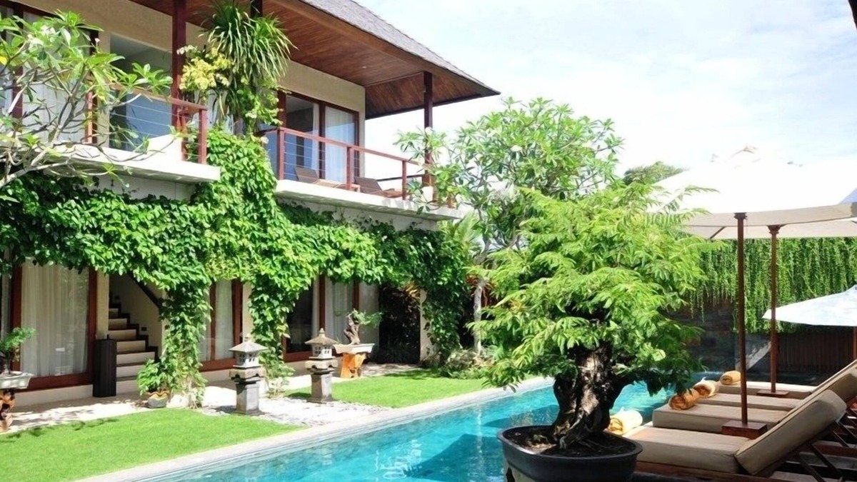 Batubelig Villa | Book 4 Bedroom, stay at 5 bedroom pool villa, 250m from beach