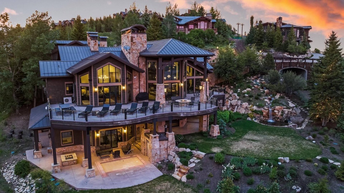 Deer Valley House | Book a Holiday Stay! Ultra-Luxe Chalet in Deer Crest! Private Ski Run! Game Room! Sauna! Hot Tub!
