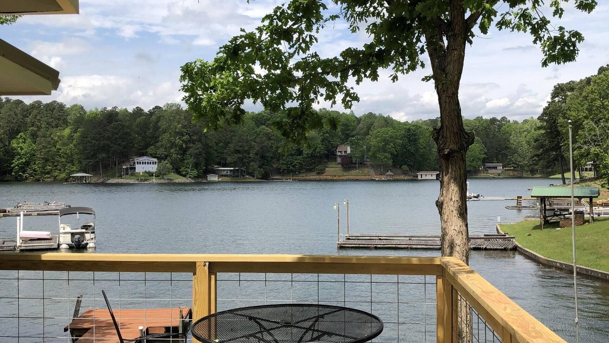 Jacksons' Gap House | Book AU football games in fall! Outdoor firepit. Quiet cove.