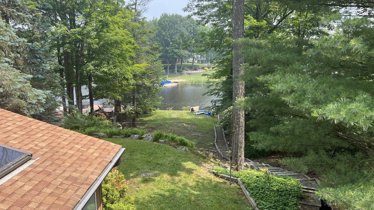 Hamlin House | Book for Fall! Lakefront updated property in the highly sought Hideout Community